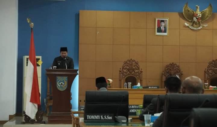 Wabup Bengkulu Utara Arie Septia Adinata saat menyampaikan jawaban eksekutif atas pandangan umum fraksi terhadap Raperda Perubahan APBD Kabupaten Bengkulu Utara Tahun 2022