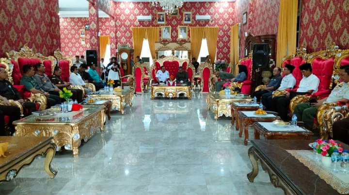 Ketua DPRD Bengkulu Utara Sonti Bakara SH menghadiri rapat pimpinan (Rapim) yang digelar Badan Kesbangpol membahas soal konflik antara perusahaan dengan masyarakat di Kabupaten Bengkulu Utara