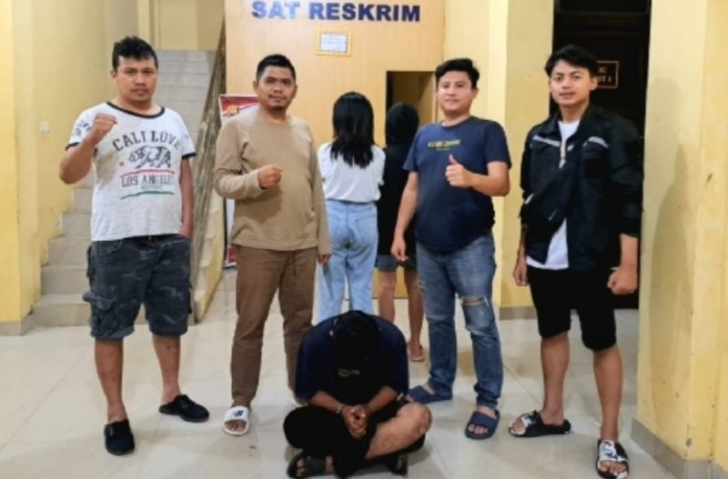 Oknum mahasiswa berinisial Al (18) saat berada di gedung Sat Reskrim Polres Lebong usai diciduk di salah satu hotel di Kecamatan Amen, Sabtu (25/3/2023)