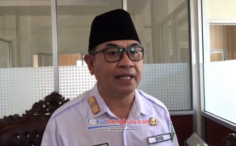 Sekretaris Daerah (Sekda) Kabupaten Lebong H Mustarani Abidin SH MSi saat memberikan keterangan pers terkait netralitas ASN, khususnya Pjs Kades, Rabu (7/8/2023)