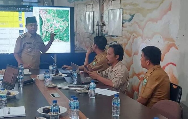 Bupati Lebong Kopli Ansori saat memberikan arahan dalam rakor bersama segenap jajaran Dinas PUPRP Kabupaten Lebong, Selasa (4/7/2023)