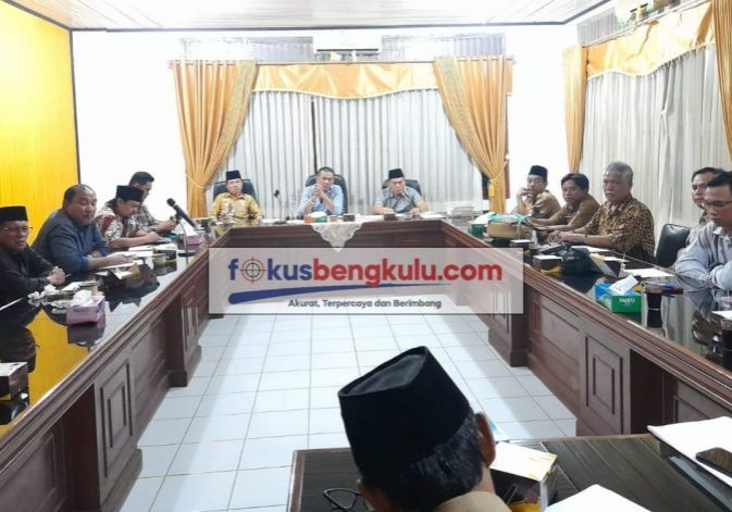 Rapat dengar pendapat (RDP) atau hearing yang digelar Komisi III DPRD Bengkulu Utara dengan menghadirkan manajemen PT SIL, Selasa (13/9/2022)